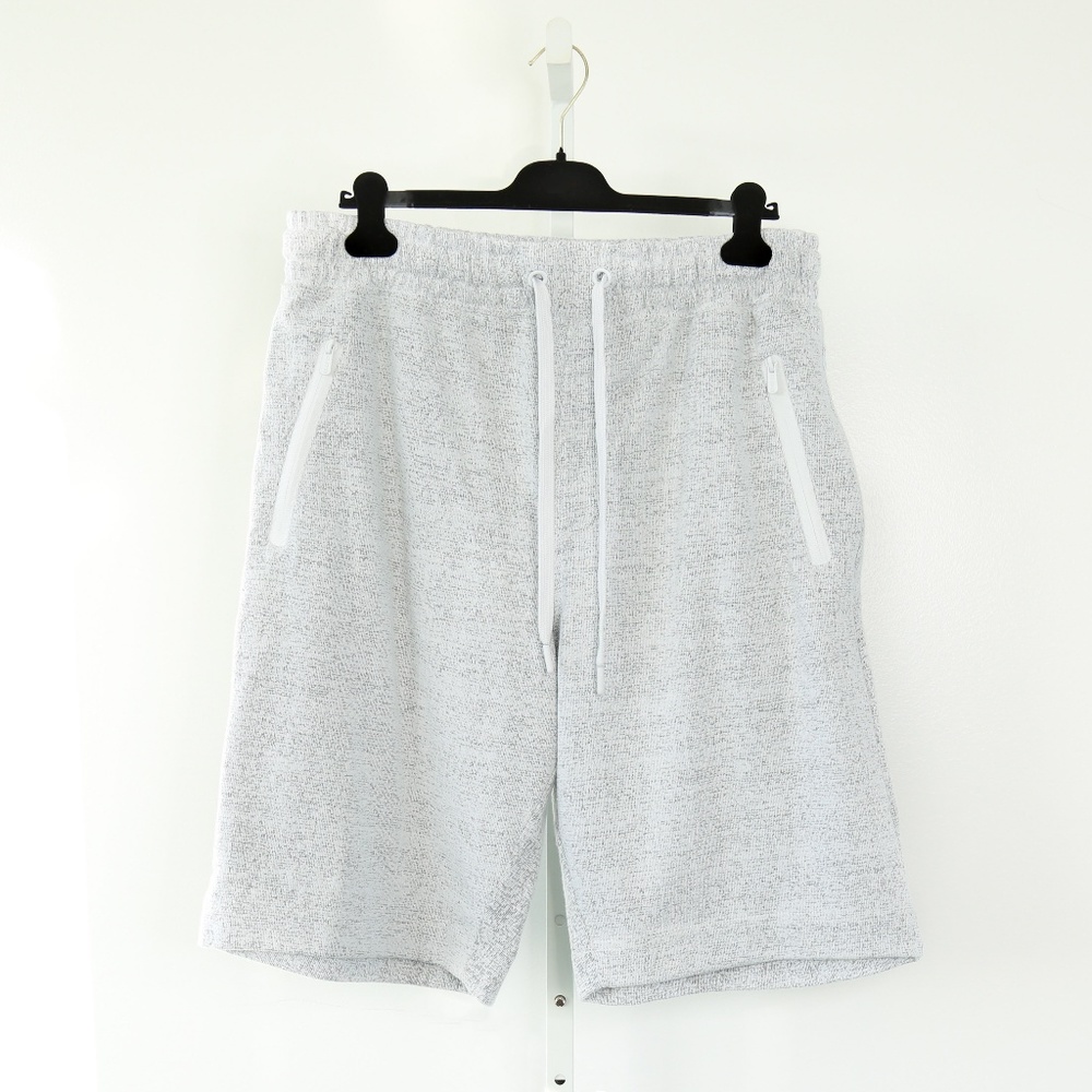 CSG Twist Radar Shorts in Light Gray/White